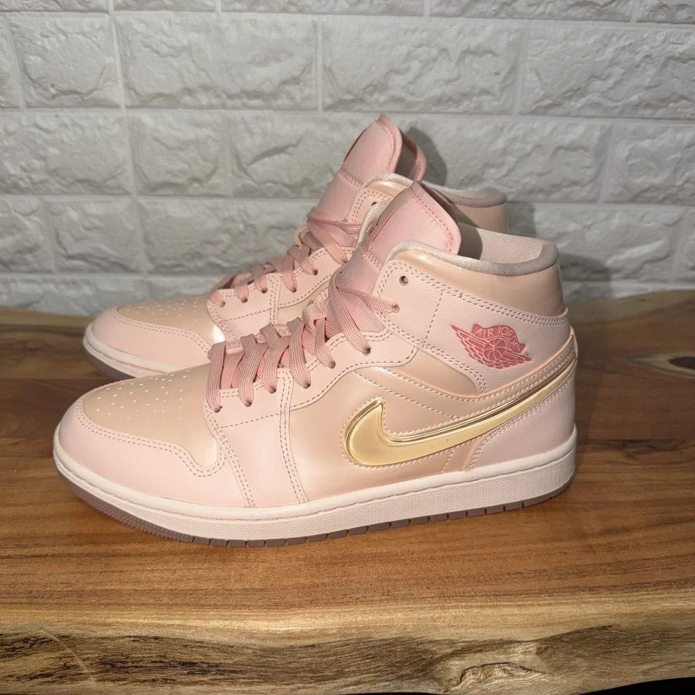 Nike Air Jordan 1 Mid SE Valentine's Day Pink Patent HF3173-600 Women 9.5 - Picture 2 of 7
